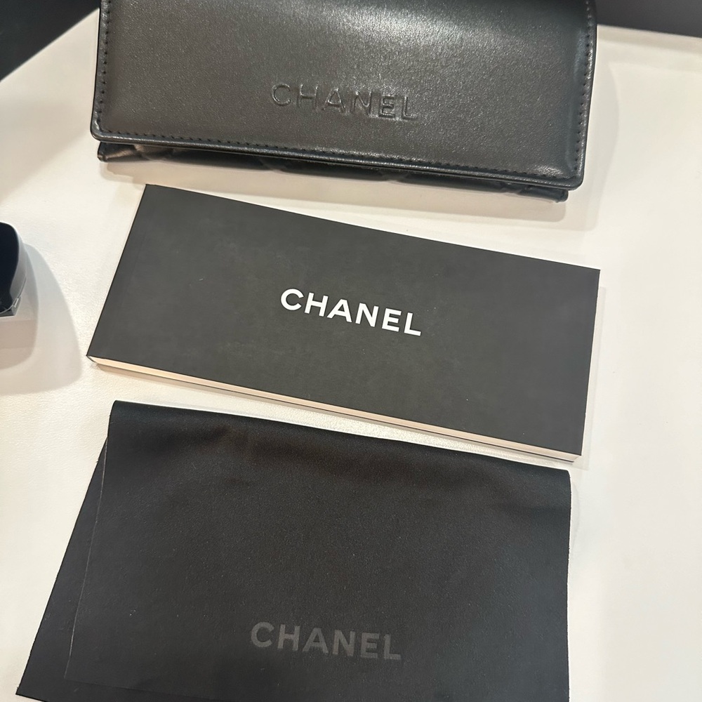 CHANEL Black Sunglasses with Silver Logo - Picture 9 of 12